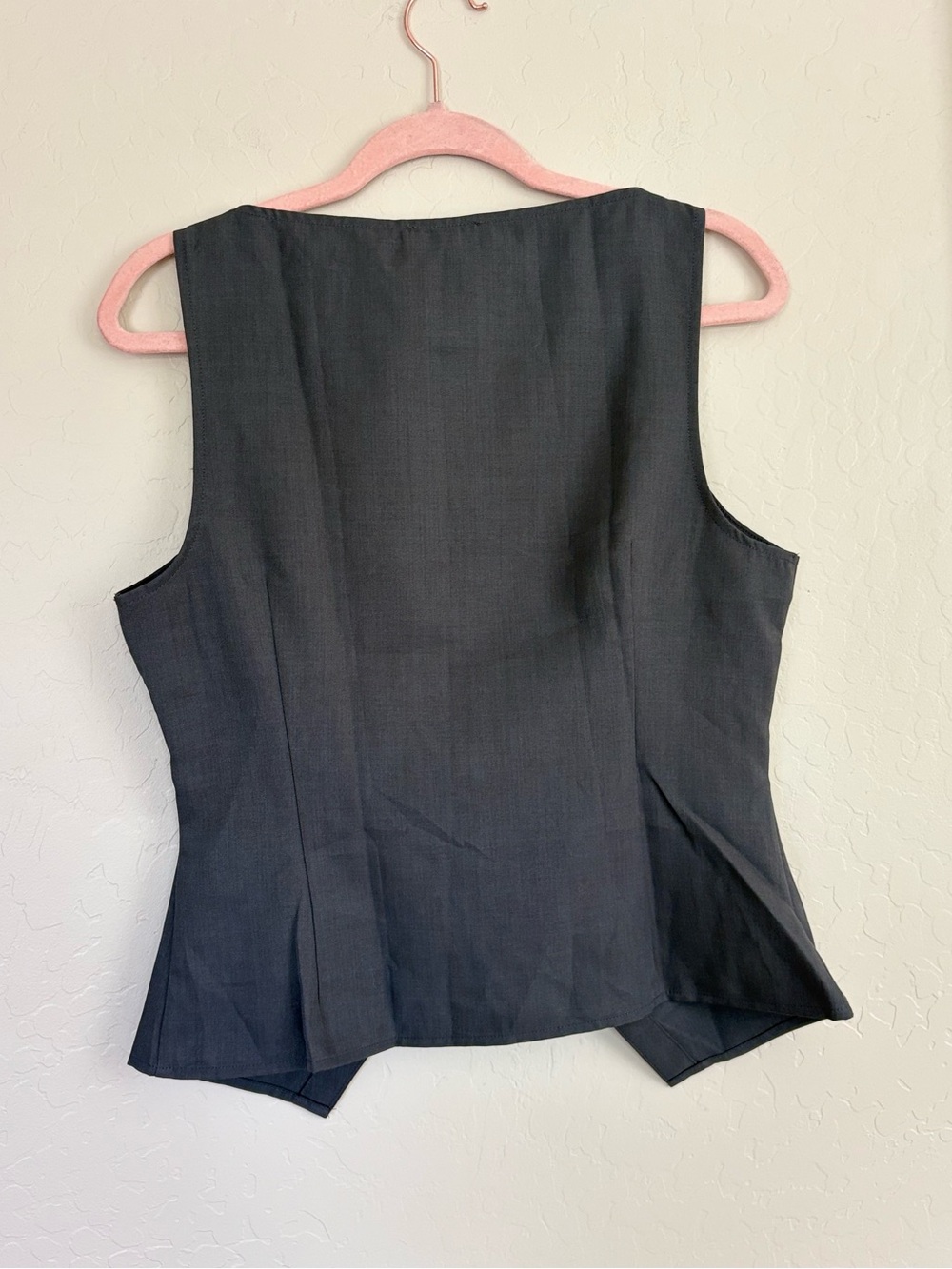 Rihoas Gray Split Front Button Down Tailored Sleeveless Vest Top NWT Large - Picture 4 of 5